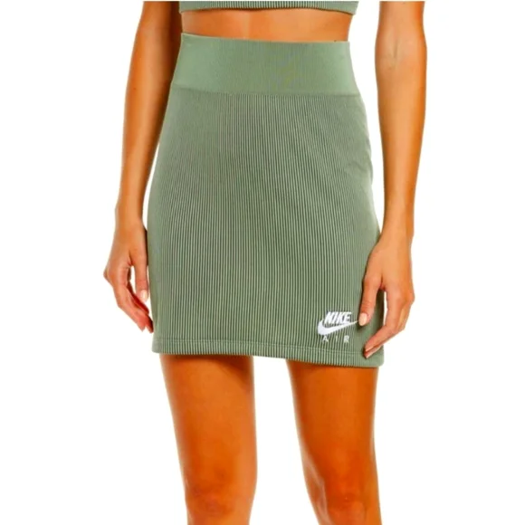 Nike Air Tight Fit Ribbed Mini Pencil Skirt NWT - Picture 1 of 9
